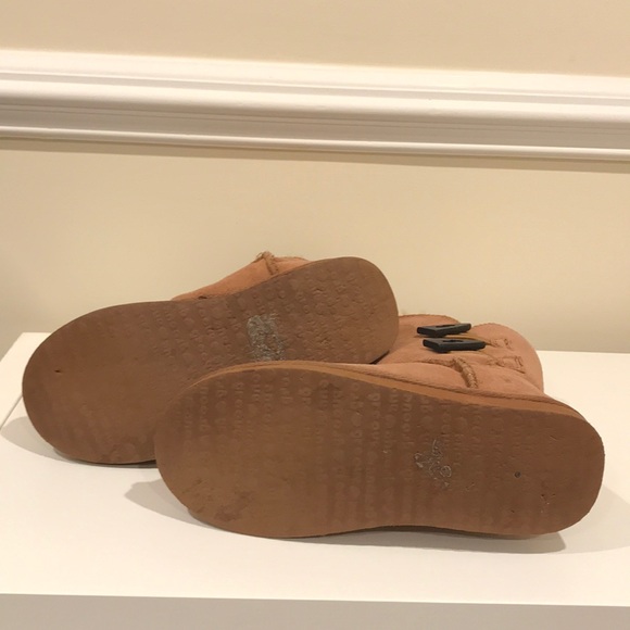 Groove boots (look like uggs) - Picture 7 of 7